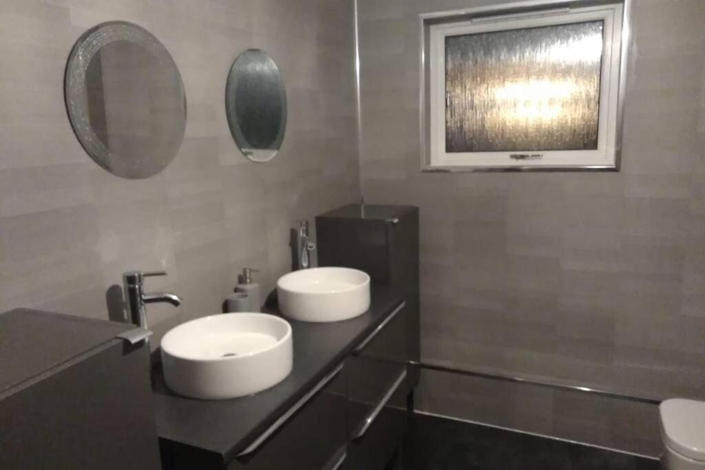 The Cottage - Hot Tub - Nr Glasgow - Self Check-In Coatbridge Dış mekan fotoğraf