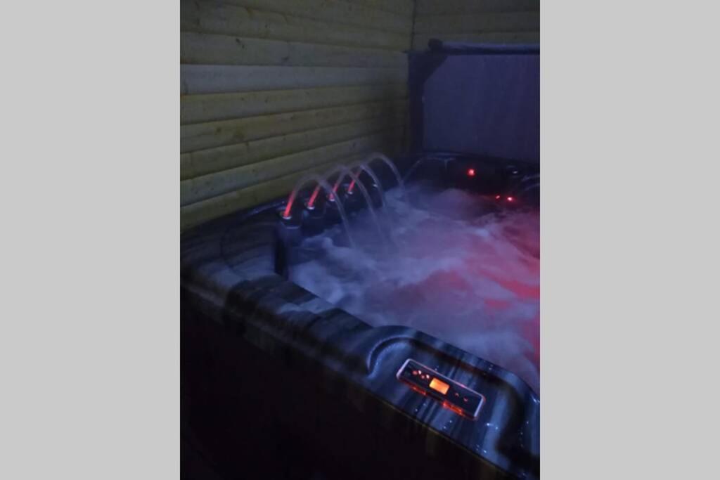 The Cottage - Hot Tub - Nr Glasgow - Self Check-In Coatbridge Dış mekan fotoğraf